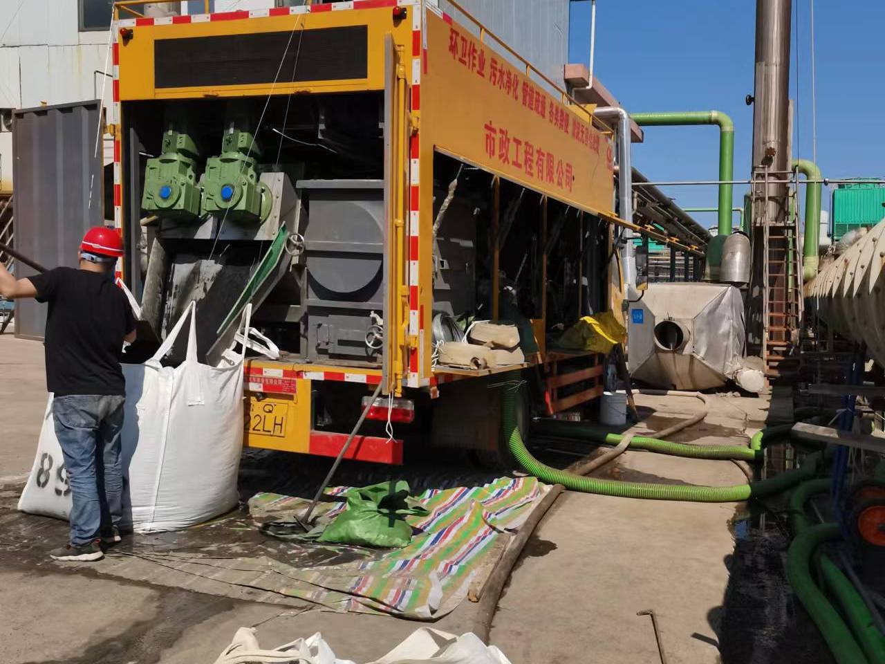 上饶淤泥压干处理