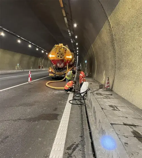 上饶隧道排水渠清淤